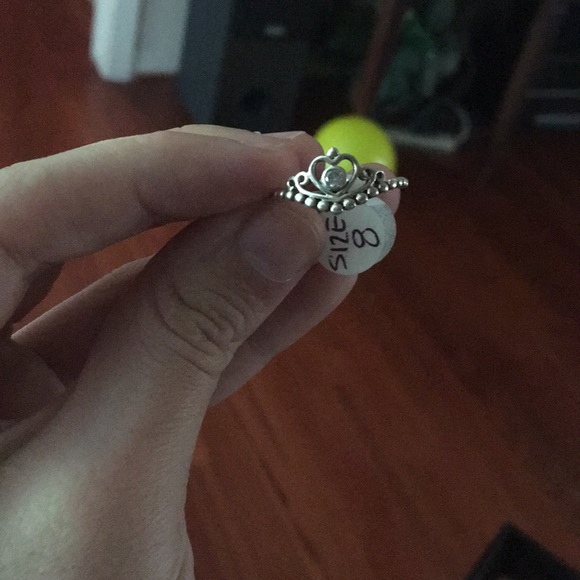 Crown ring 🌸 - Picture 2 of 2